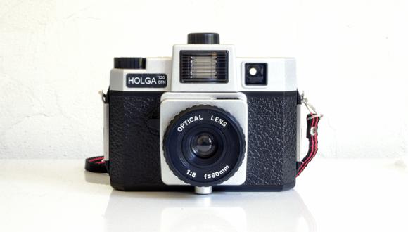 Cámara vintage Holga Digital, tus fotos del verano con la luz de los años  80