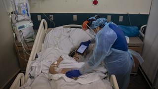 Chile alerta de “sobrecarga” en hospitales al registrar la cifra más alta de contagios de coronavirus desde junio