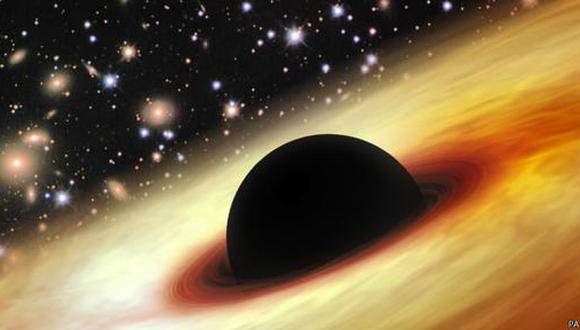 Astrónomos descubren "monstruoso" agujero negro