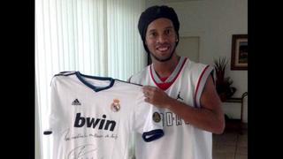 ¿Quién le regaló a Ronaldinho esta camiseta del Real Madrid?
