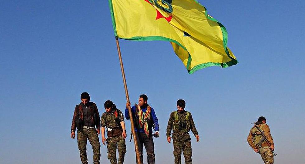Kurdos izan bandera en Kobane. (Foto: @DefenseUnits)