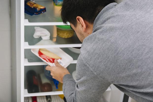 Tu frigorífico huele mal? Te contamos cómo eliminar el mal olor - FreshMAG