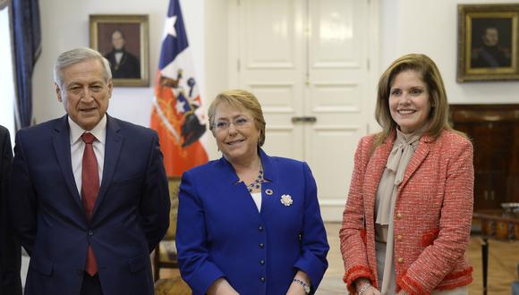 Durante su estadía en Santiago, la primera ministra, Mercedes Aráoz, sostuvo una reunión con la presidenta de Chile, Michelle Bachelet, en el Palacio de la Moneda. (Foto: Presidencia de Chile)