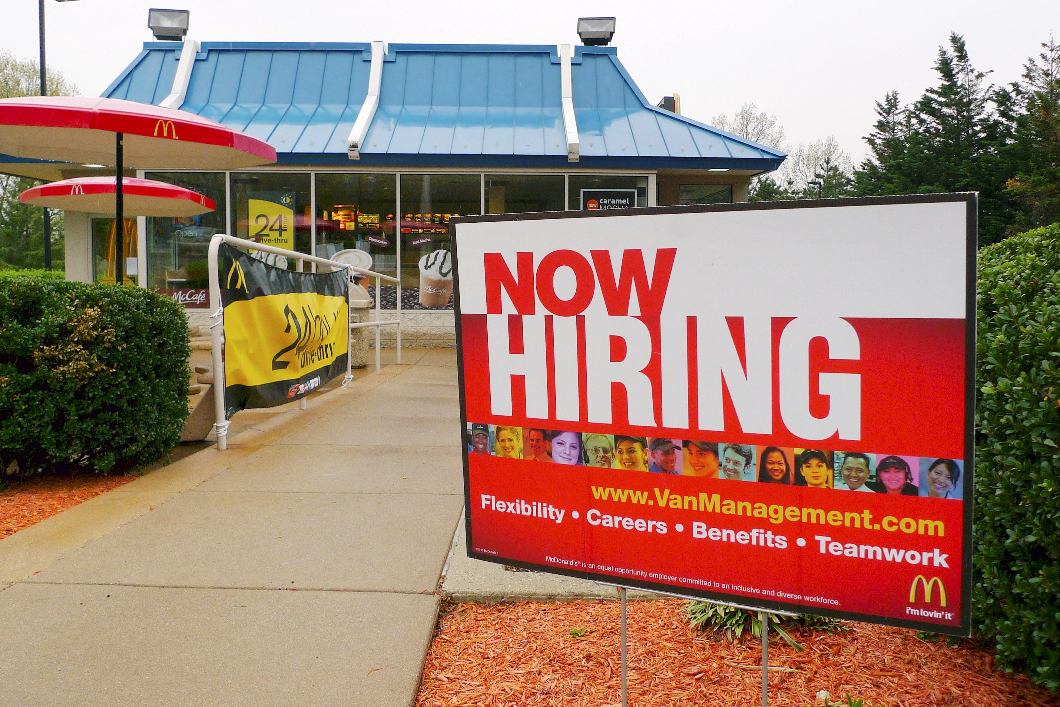 Crecimiento del empleo en Estados Unidos supera las expectativas: tasa de desempleo cae a 3,5%