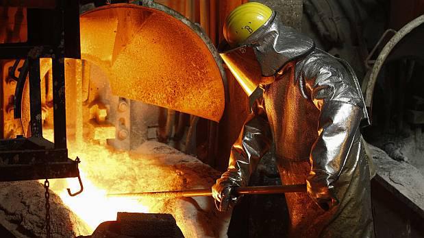 Cobre cayó a mínimos de tres meses presionado por el dólar