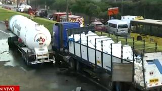 Ate: camión cisterna de GLP se estrella contra tráiler y causa congestión vehicular en Vía de Evitamiento
