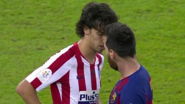 Lionel Messi y Joao Félix discutieron al final de la primera mitad