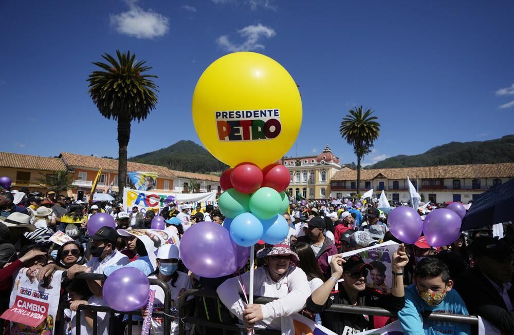 Supporters of the presidential candidate of the Historical Pact coalition, the leftist Gustavo Petro, attend a campaign closing rally in Zipaquirá.  (AP Photo/Fernando Vergara)