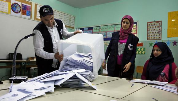 La participación alcanzó 49,2% del padrón electoral, según las cifras del ministerio del Interior del Líbano. (Foto: AP/Bilal Hussein)