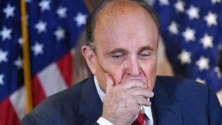 Rudy Giuliani, de héroe de EE.UU. a hazmerreír de las redes sociales y objetivo del FBI