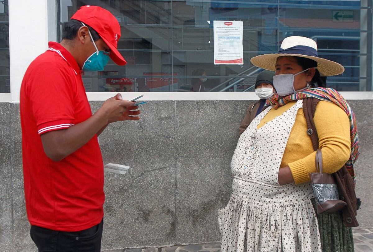 El bono forma parte del Bono Familiar Universal, que facilitará la ayuda a 6,8 millones de familias peruanas (Foto: AFP)