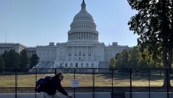 El Capitolio de Estados Unidos visto el 19 de septiembre de 2021, con cercas y áreas cerradas al público. (DANIEL SLIM / AFP).