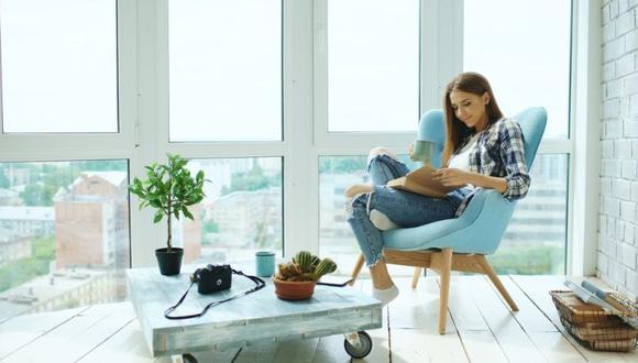 El empoderamiento femenino es una realidad y eso se ve reflejado en muchos aspectos de la vida de la mujer. Uno de ellos es poder visualizar esa fuerza y empuje en sus espacios de trabajo o vivienda, por ejemplo. (Foto: Shutterstock)