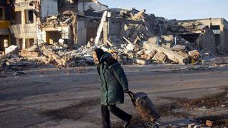 Nueva oleada de bombardeos rusos con misiles contra Ucrania causa más cortes de electricidad y de agua