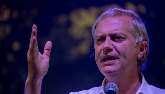 El candidato presidencial chileno por el Partido Republicano, José Antonio Kast, habla con sus simpatizantes durante el mitin de clausura de su campaña en el Parque Araucanos, el 16 de diciembre de 2021. (MAURO PIMENTEL / AFP).