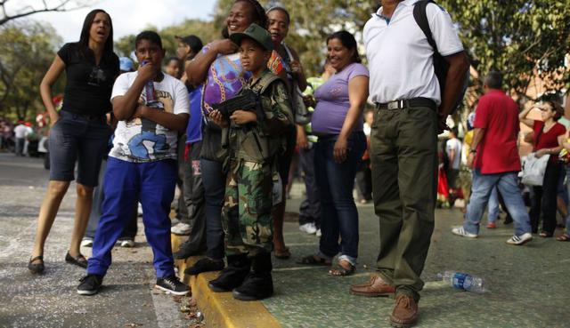 Venezuela: Niños con armas (de juguete) en carnaval de Caracas - 4