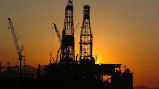 EY: Barril de petróleo alcanzaría los US$58 en el 2018