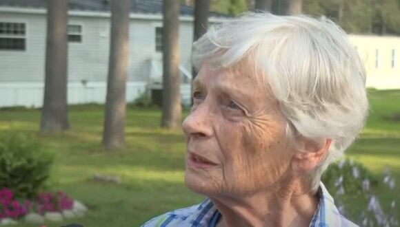 VIDEO VIRAL: una anciana se enfrenta al sujeto que ingresó a su vivienda y antes de llamar a la policía le invita comida. (Foto: NEWS CENTER Maine / YouTube)