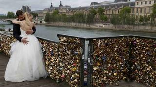 París retirará 45 toneladas de "candados del amor"