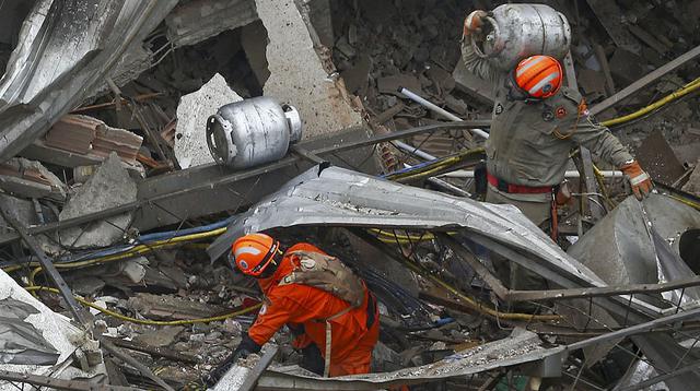 Explosión en Río de Janeiro: edificios se redujeron a escombros - 2