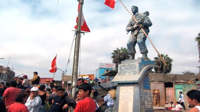 Wilson Cisneros Cabos, suboficial del Ejército muerto en 1995 en la guerra con Ecuador, cuyos restos habrían sido hallados recientemente en el Cenepa, nació en 1966 en Chimbote (Áncash). Terminado el conflicto, se erigió un monumento en su honor, pero ahora luce abandonado y en mal estado (Foto: Laura Urbina)