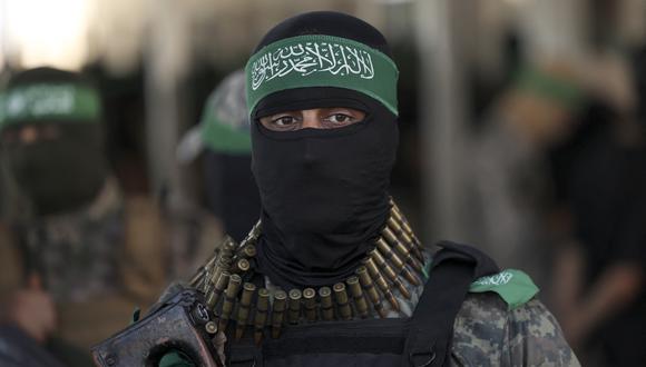 Miembros enmascarados de las Brigadas al-Qassam, el ala militar de Hamas, en la ciudad de Gaza. (Foto de Mahmud HAMS / AFP)