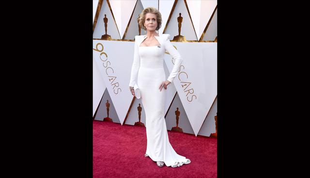 Jane Fonda fue una de las reinas de la noche. La actriz optó por un vestido blanco de Balmain. (Foto: AFP)