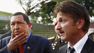 Sean Penn y Oliver Stone lloraron la muerte de su "amigo" Hugo Chávez