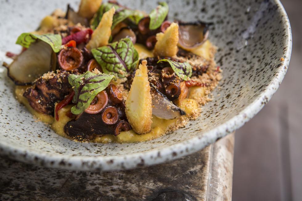 18 años de atención celebró en marzo pasado el restaurante miraflorino. En foto, pulpo a la brasa con cremoso de choclo y pimientos de piquillo confitados.