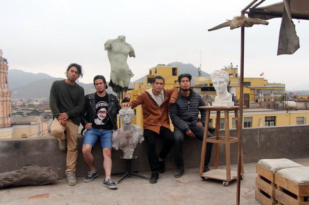 Vamos al Centro not only makes visits to emblematic places, but also interviews various groups such as the members of the Uróboro sculpture workshop who have their studio located in the Santa Rosa passage.  Photo: Let's go to the Center