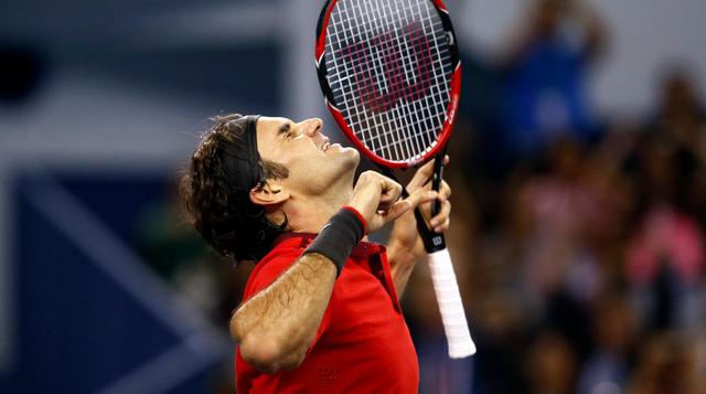 Federer y su festejo tras ganar su primer Masters 1000 Shanghái - 1