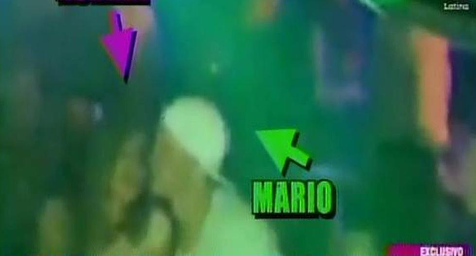 Mario Hart y Korina Rivadeneira son ampayados besándose. ¿Y Leslie Shaw? (Foto: Captura Latina)