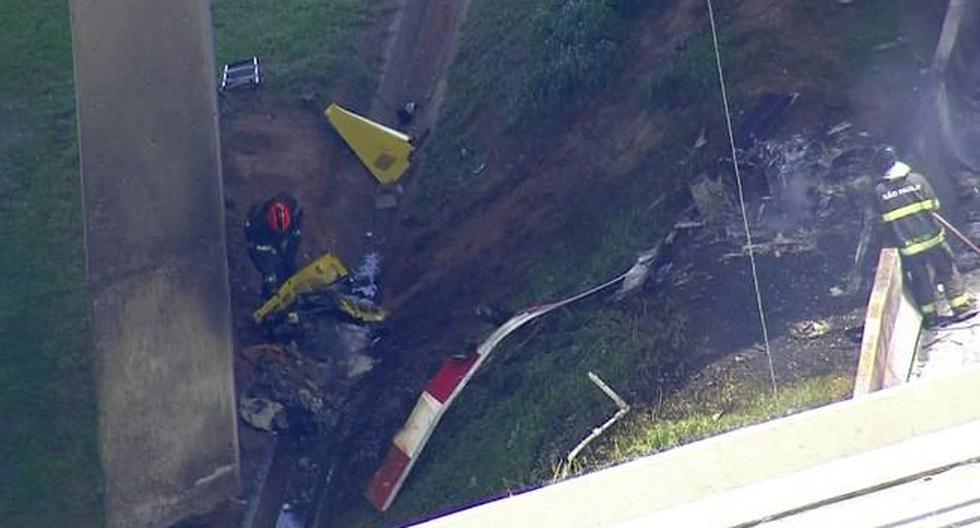 El helicóptero cayó en la Rodovia Anhanguera, una importante&nbsp;autopista de la zona oeste de Sao Paulo.&nbsp; (Foto: TV Globo)