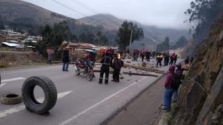 Cusco: transportistas bloquean vía Interoceánica y piden que el Gobierno dialogue con dirigentes regionales