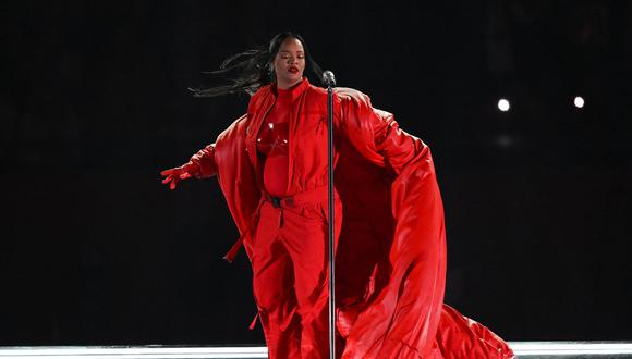 Rihanna en el escenario del Super Bowl.