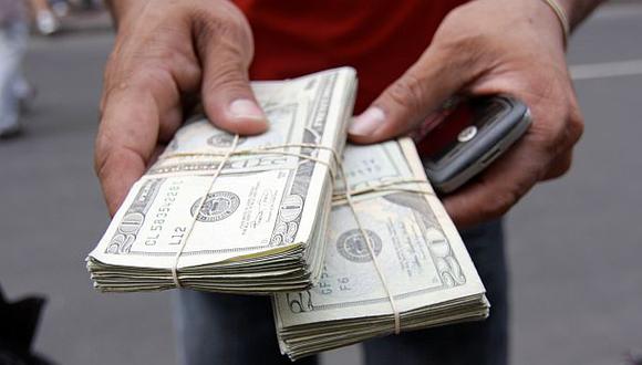 El dólar cerró su cotización a S/.2,816 en el mercado cambiario