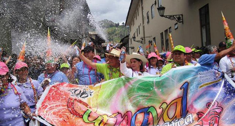 Niños, jóvenes y adultos, de diversos barrios de esta ciudad, participaron del colorido desfile. (Foto: rpp)