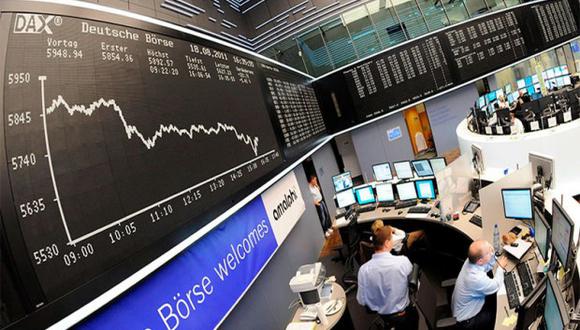 En Wall Street retrocedieron sus tres principales índices cerca del 1 % al cierre en Europa, lo que ha terminado de hundir las plazas europeas. (Foto: Reuters)