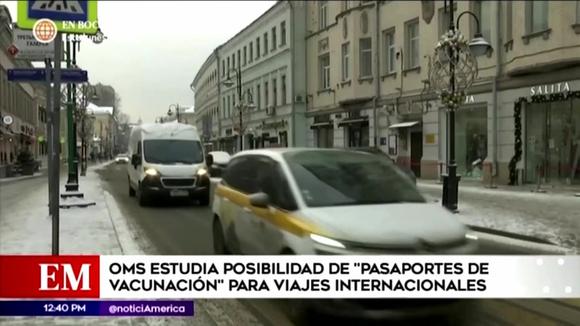 OMS evalúa el eventual uso de certificados o "pasaportes de vacunación" en viajes internacionales