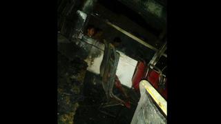 En Trujillo incendian bus con 20 personas a bordo