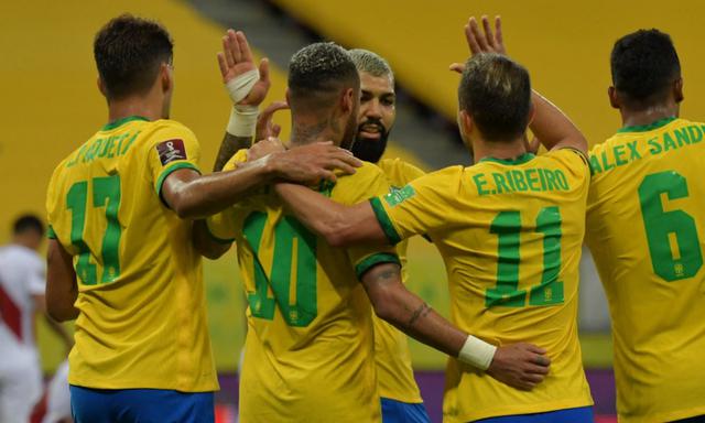 Brasil ganó en casa ante Perú y sigue con puntaje perfecto en las Eliminatorias Qatar 2022. | Foto: AFP