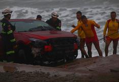 Miraflores: chofer se quedó dormido en su auto y terminó en el mar