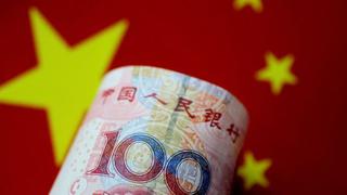 Por qué el yuan está cayendo al mínimo en 10 años