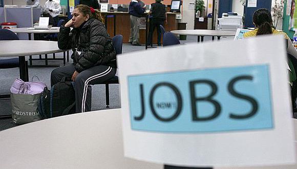 Las cifras de personas que solicitaron ayuda por desempleo por primera vez, aunque aún son altas según los estándares históricos, ahora han caído durante ocho semanas consecutivas.  (Foto: Reuters)