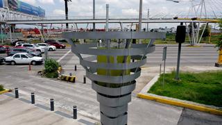 Instalan árboles artificiales en México para combatir la contaminación