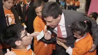 Presidente paraguayo "felicitó" a niños por su día vía Facebook
