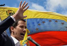 Juan Guaidó jura como presidente de Venezuela ante miles de opositores