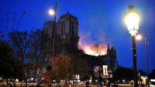 El Vaticano recibe con "incredulidad y tristeza" el incendio de Notre Dame