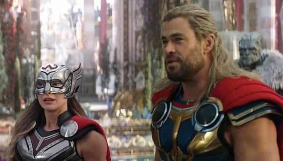 Chris Hemsworth dejó de comer carne para besar a Natalie Portman en "Thor: Love and Thunder". (Foto: Disney)
