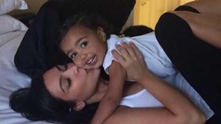 Instagram: Kim Kardashian le pone chaleco antibalas a su hija